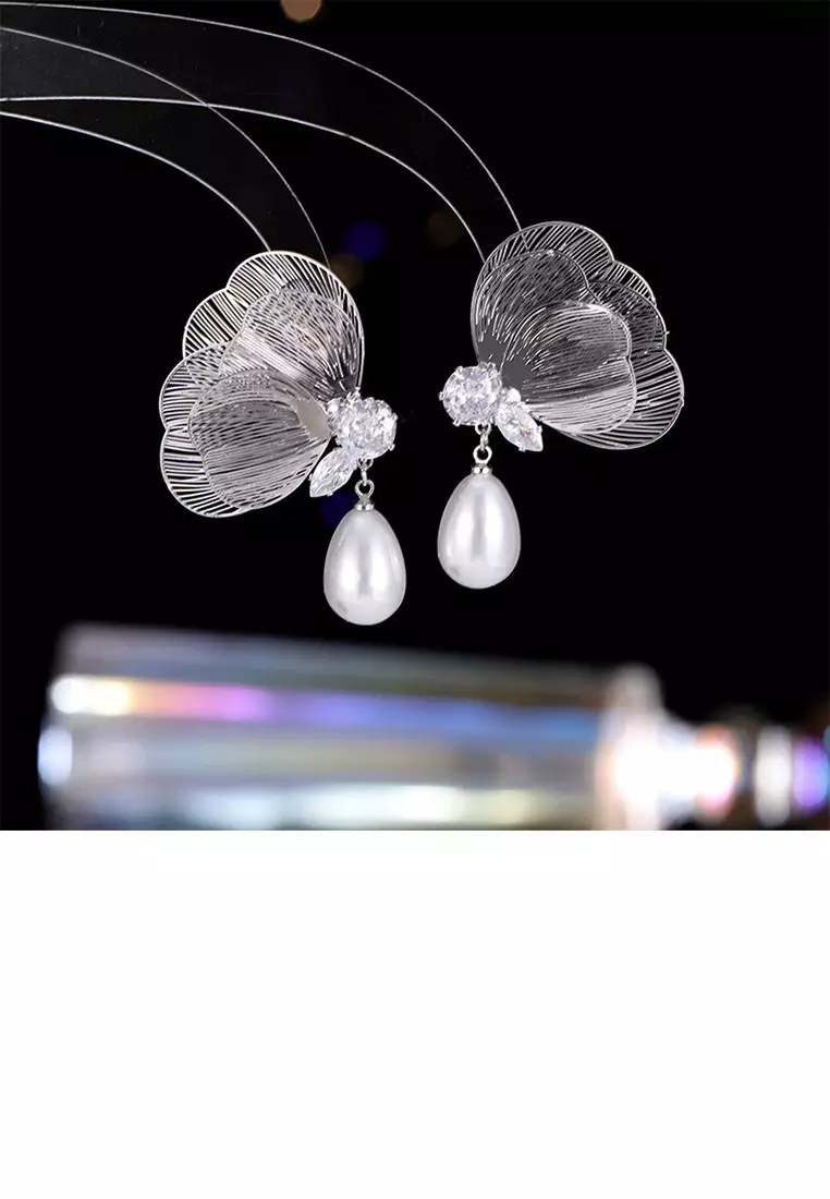 Vintage butterfly earrings top