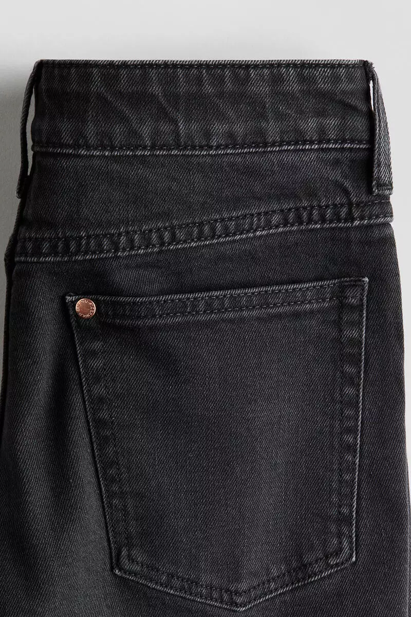 Relaxed Tapered Fit Jeans