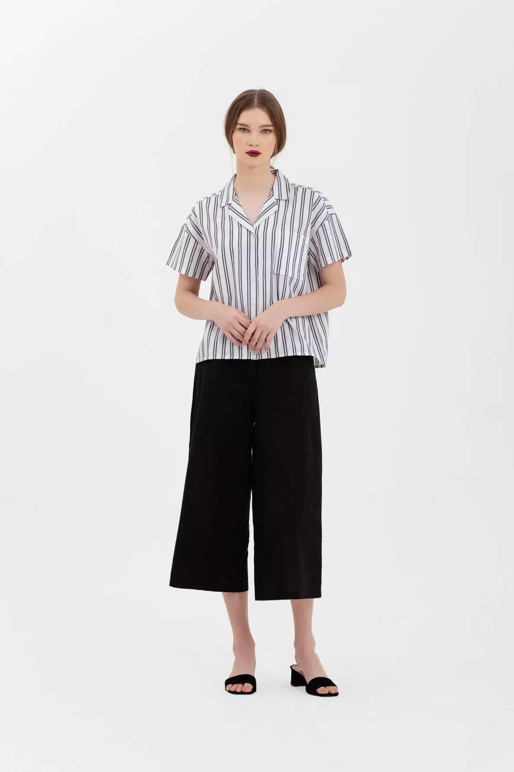 Kemeja Wanita Zelma White Black