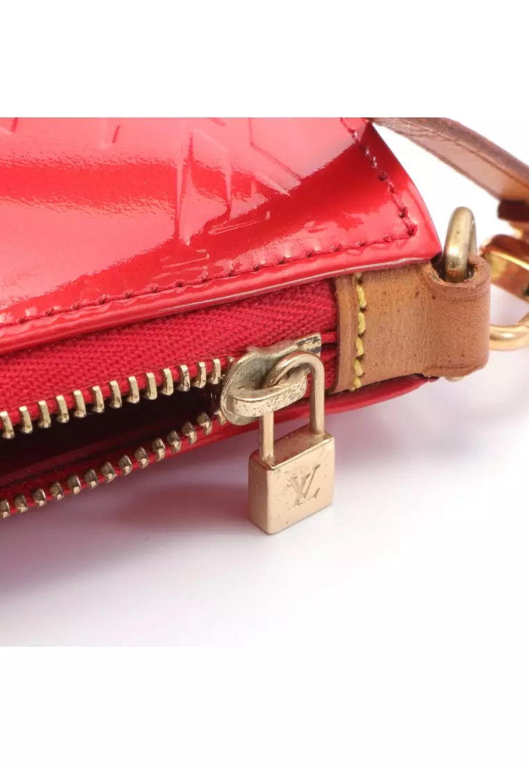 Ana patent leather clutch bag Louis Vuitton Red in Patent leather