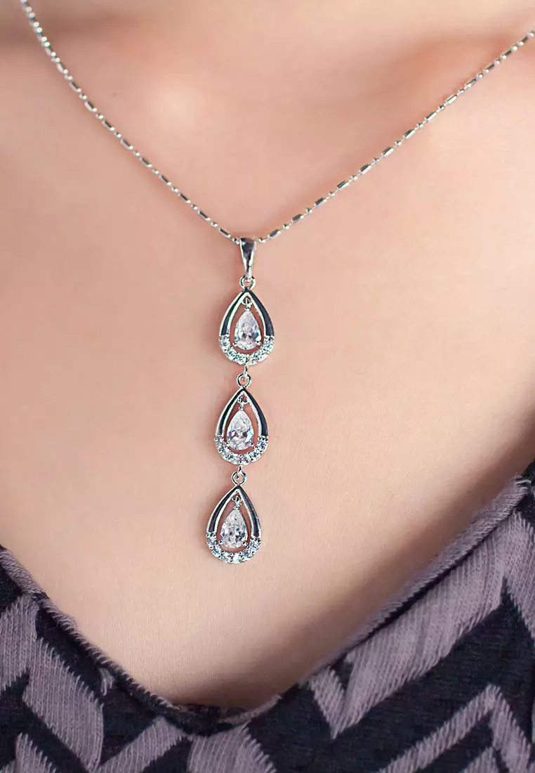 SO SEOUL Callista Teardrop Dangle Diamond Simulant Zirconia Pendant Chain Necklace