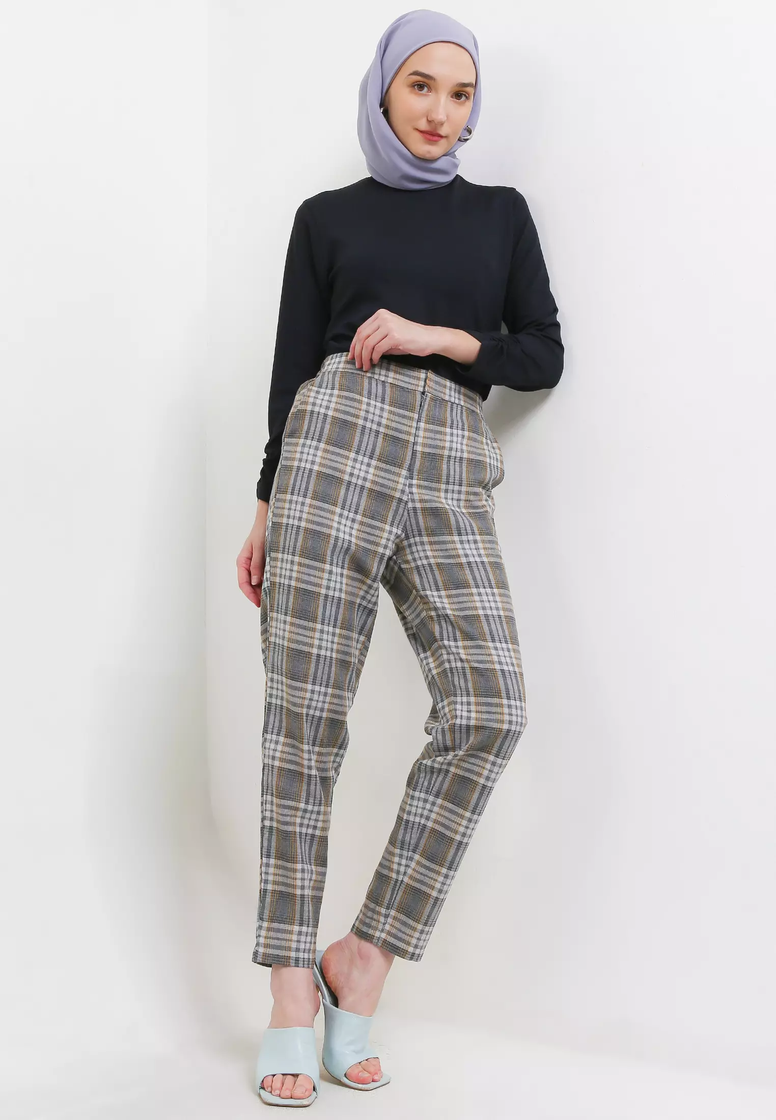 MFMW Backinsale Celana panjang Grey Motif Kotak