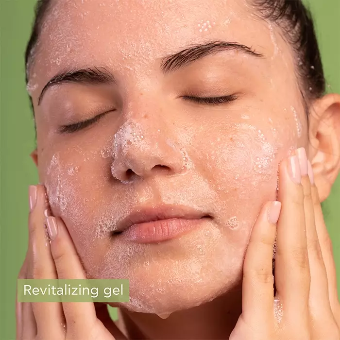 Apivita Cleansing Purifying Gel For Oily Combination Skin | Face 200 ml - Sabun Pembersih Wajah untuk Kulit Berminyak dan Kombinasi