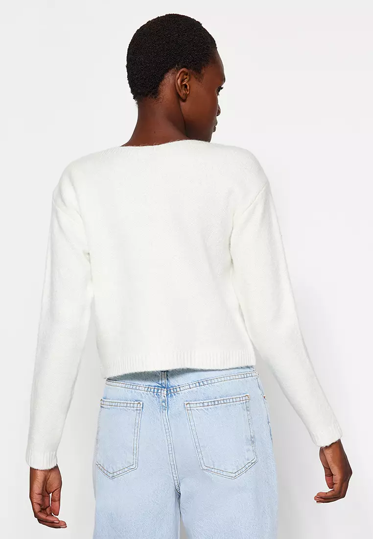 White crop deals top sweater