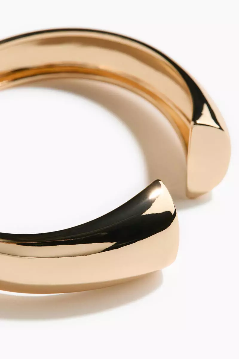 Hinged cuff bracelet