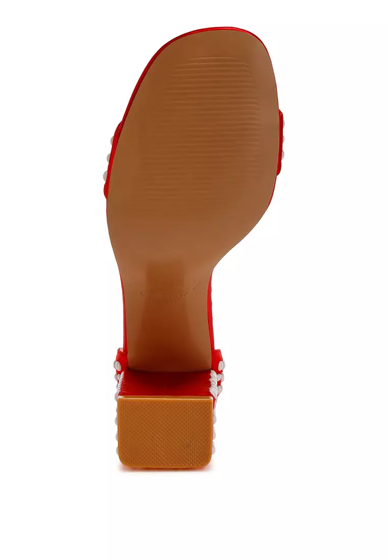 Sandal Satin Berhias Mutiara Warna Merah