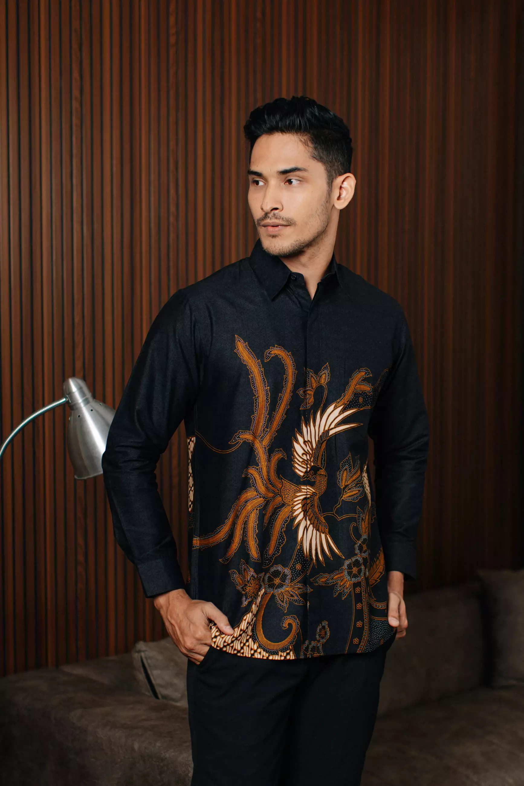 Adyatma Dewangga Black Kemeja Batik Slim Fit Pria Lengan Panjang Katun