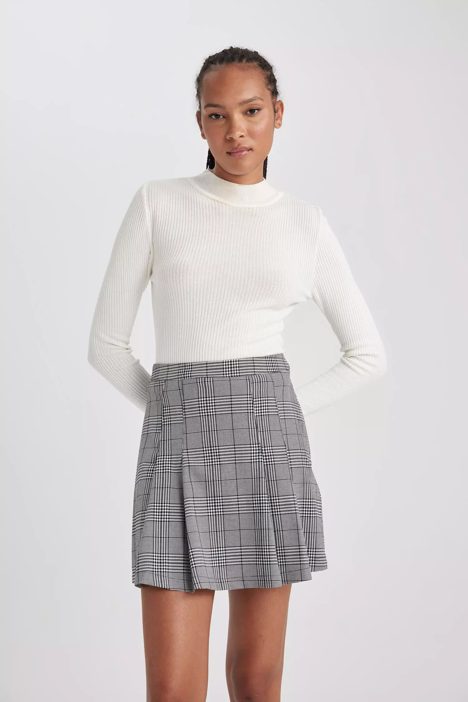 Pleated plaid discount mini skirt 5t