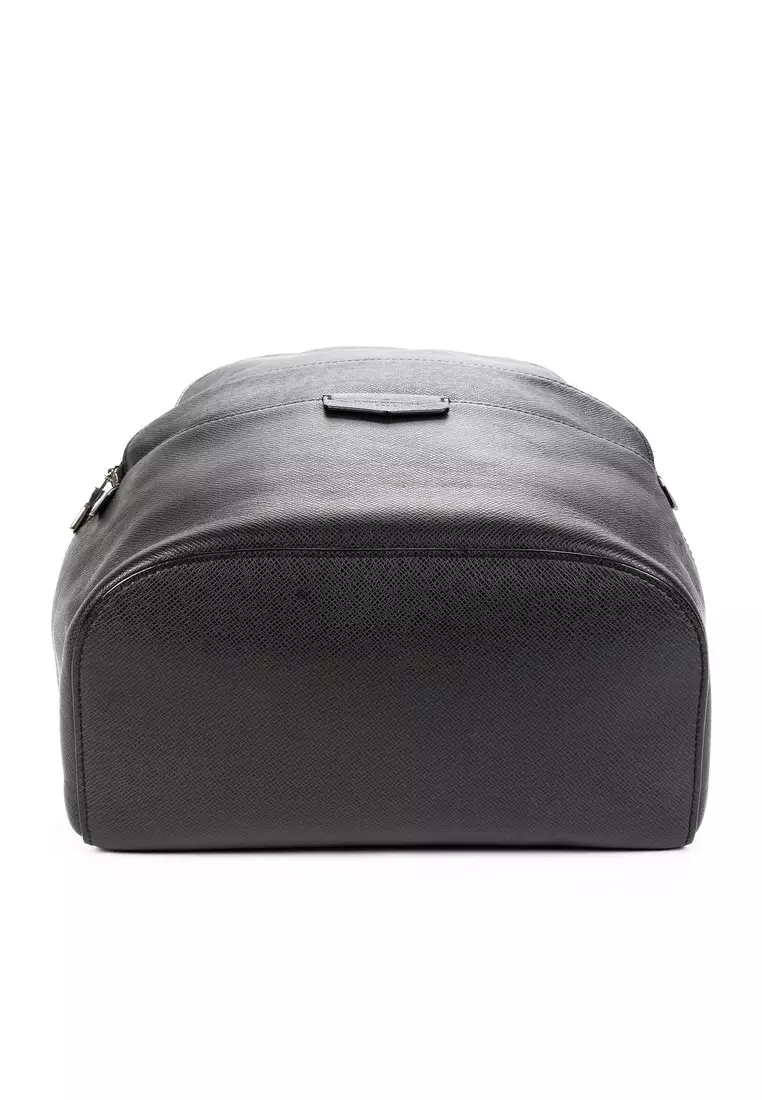louis vuitton anton backpack Taiga Leather Black 5056399 Slim and elegant Louis Vuitton Pre-Loved Taiga Anton