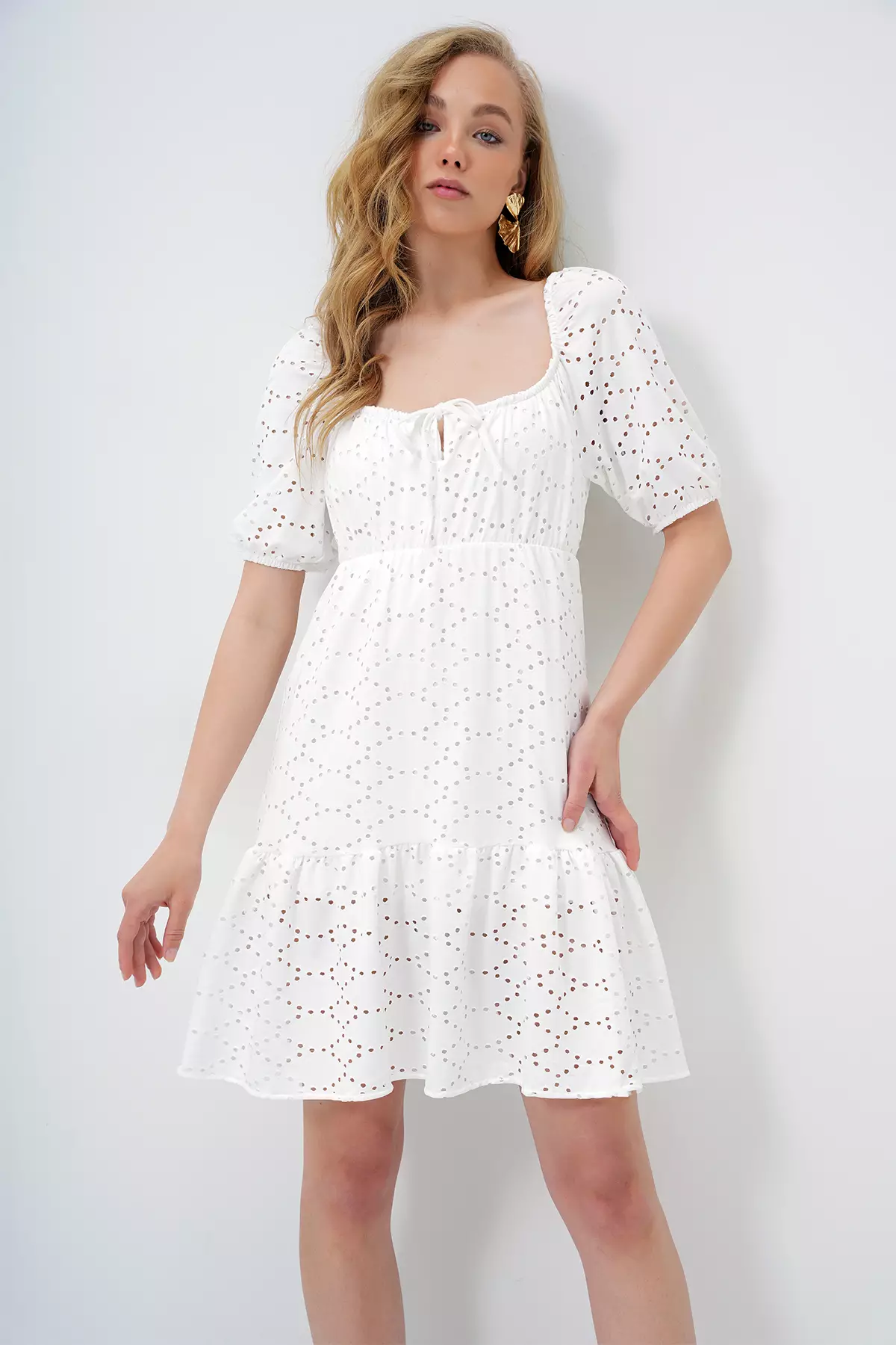 Women's White Square Neck Balloon Sleeve Guipure Mini Dress Alc-X13594-1