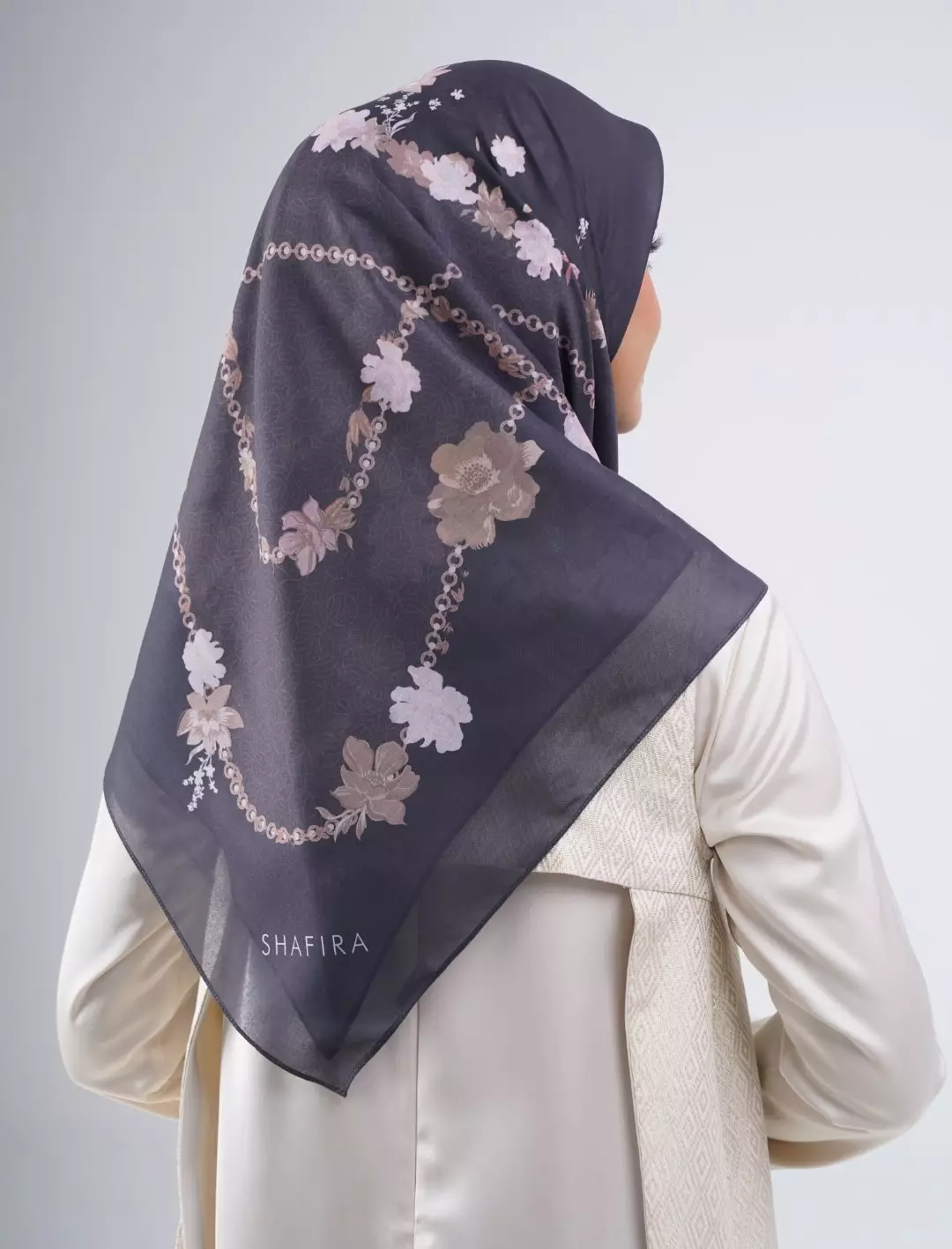 Niomy Printed Scarf Black | Hijab Kerudung Segi Empat Motif