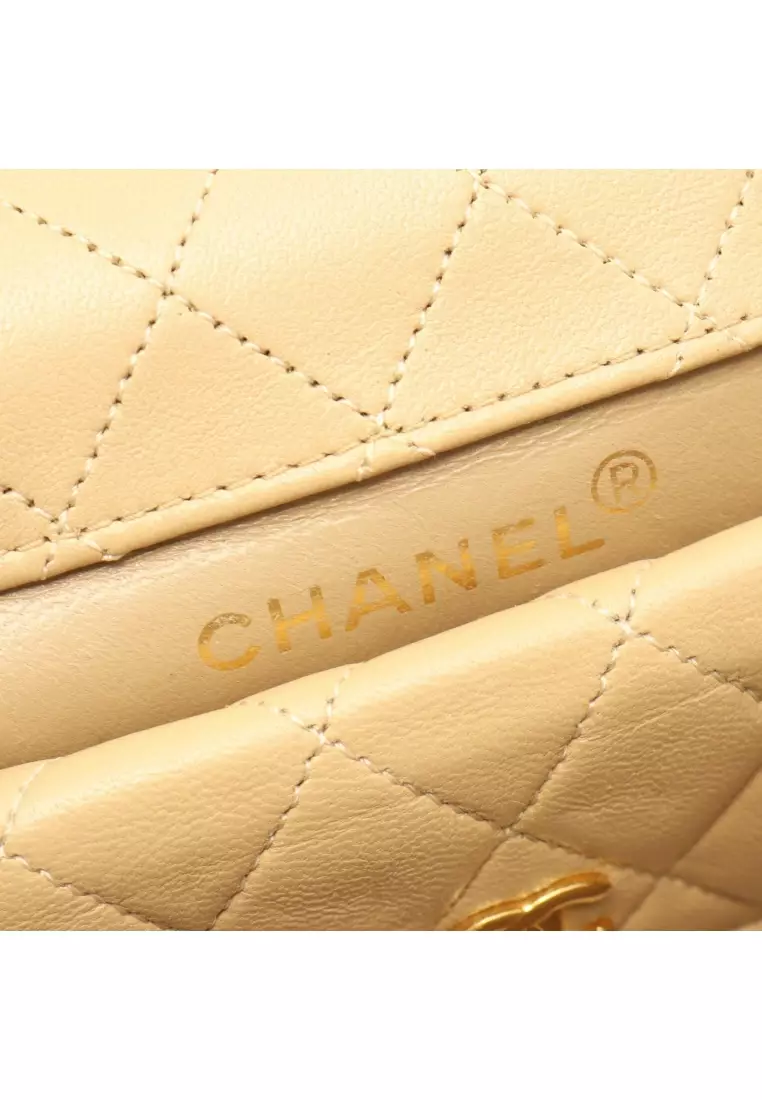 Pre-Loved Chanel matelasse vintage chain shoulder bag lambskin beige vintage