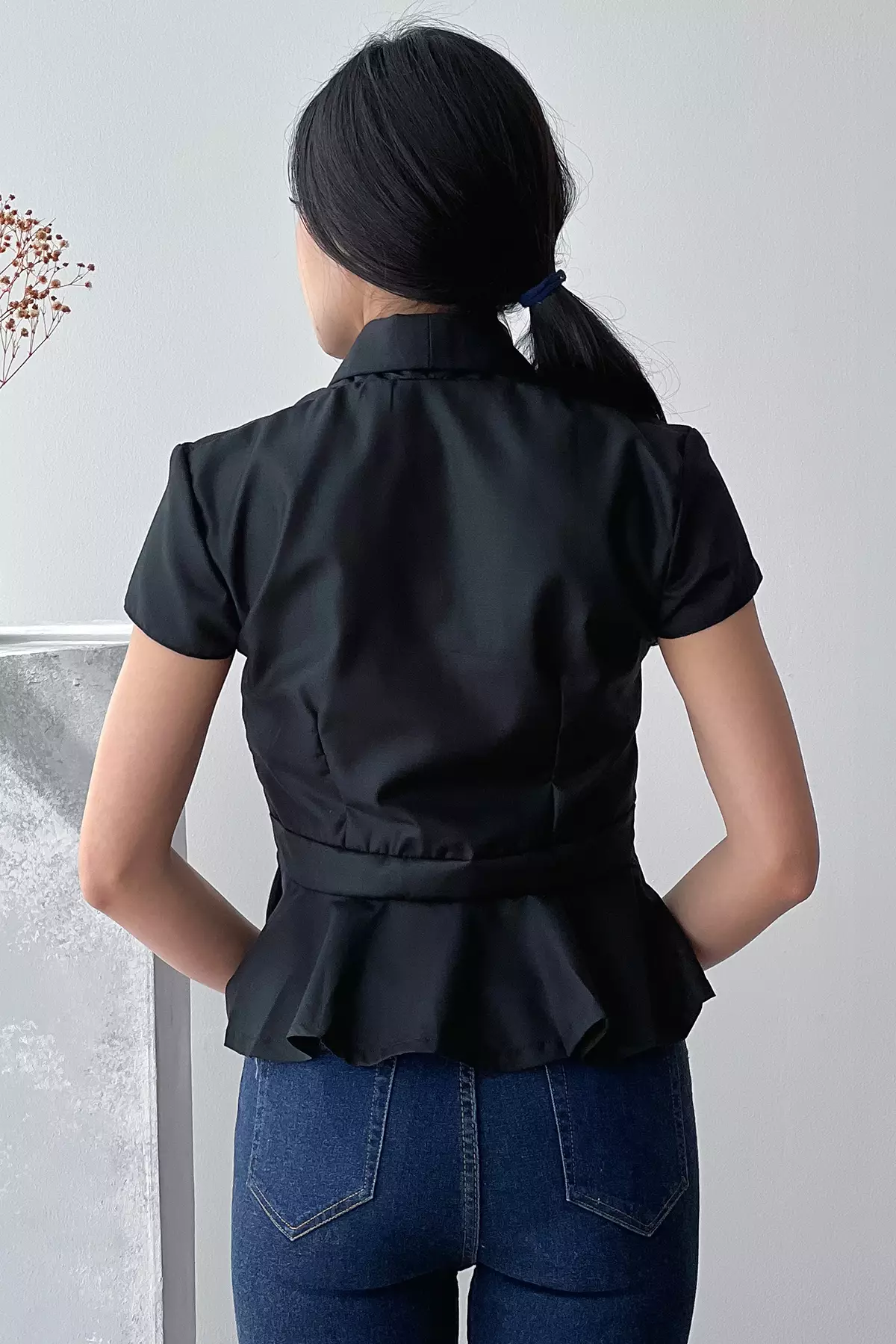 Kuncup Katun Hitam Kebaya