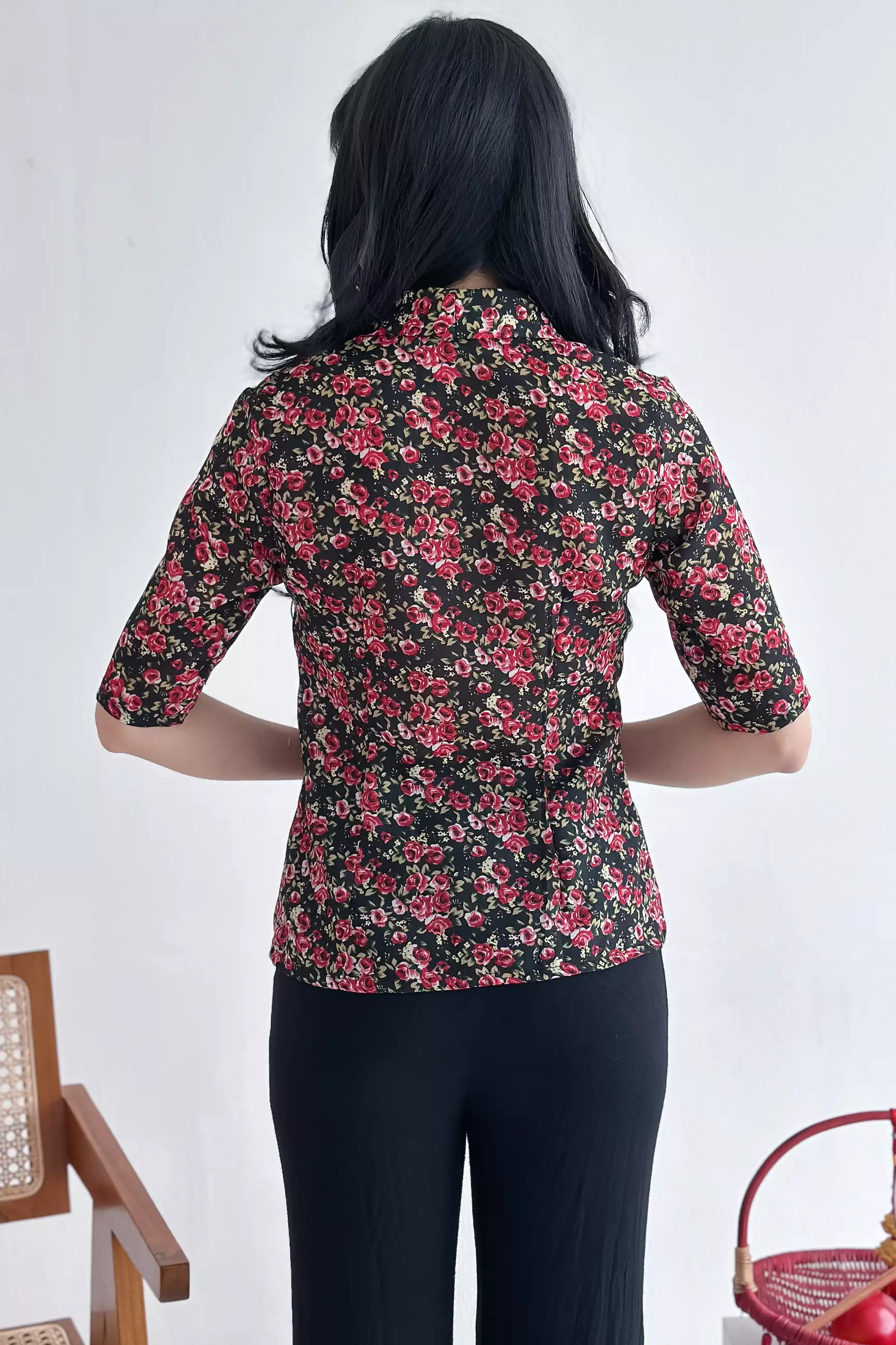 Karisma Kembangan Hitam Kebaya