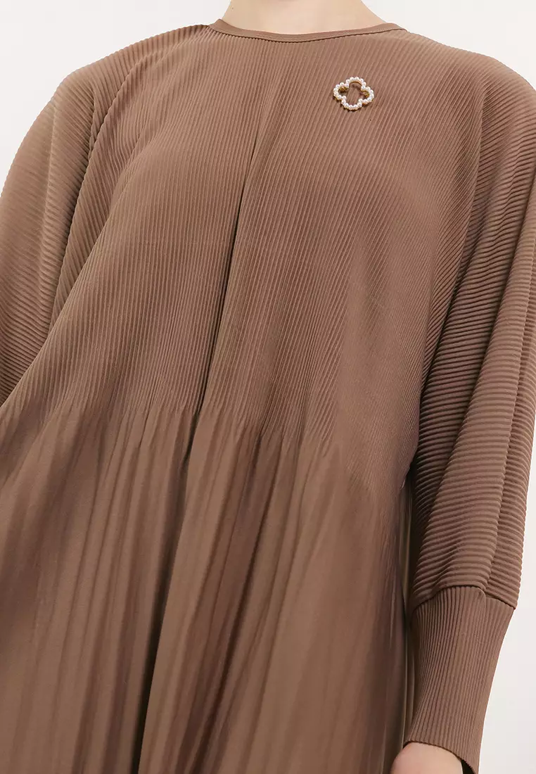 Dolman Sleeve Pleated Long Dress With Pearl Clover Pin