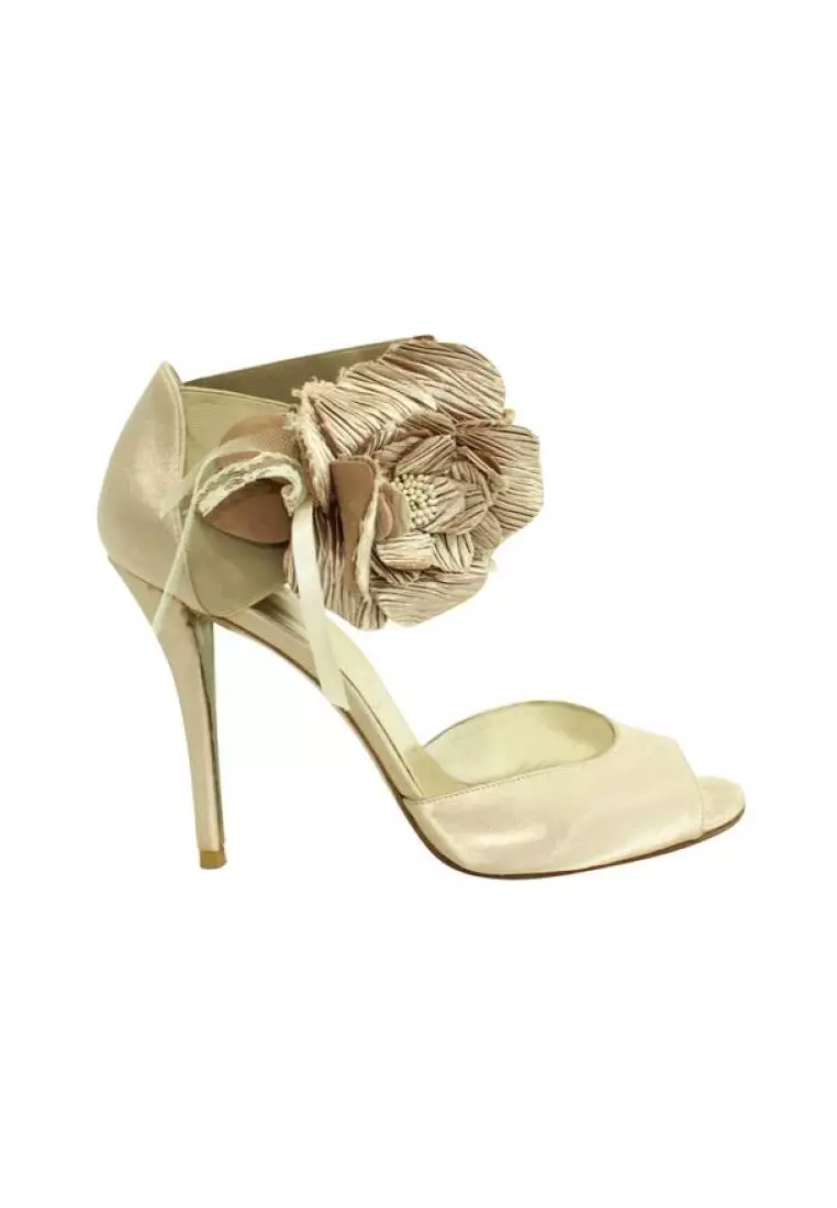 Gold deals flower heels