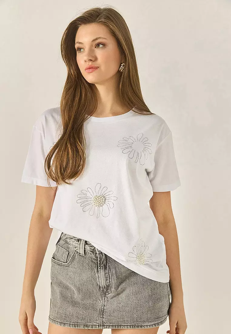 Women's Flower Motif Stone Bead Embroidered Regular Fit Cotton T-Shirt 8128 60283300