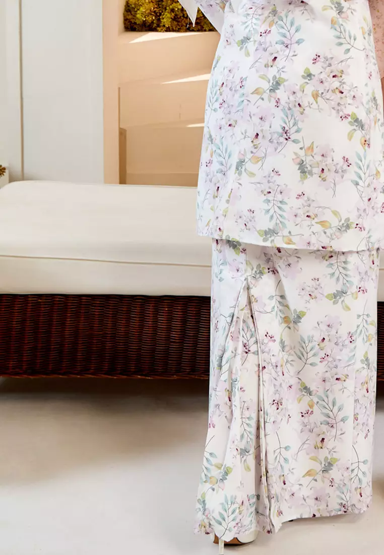 MEKAR Lilac Pansy Embroidery Kurung Modern Kipas Belakang in White