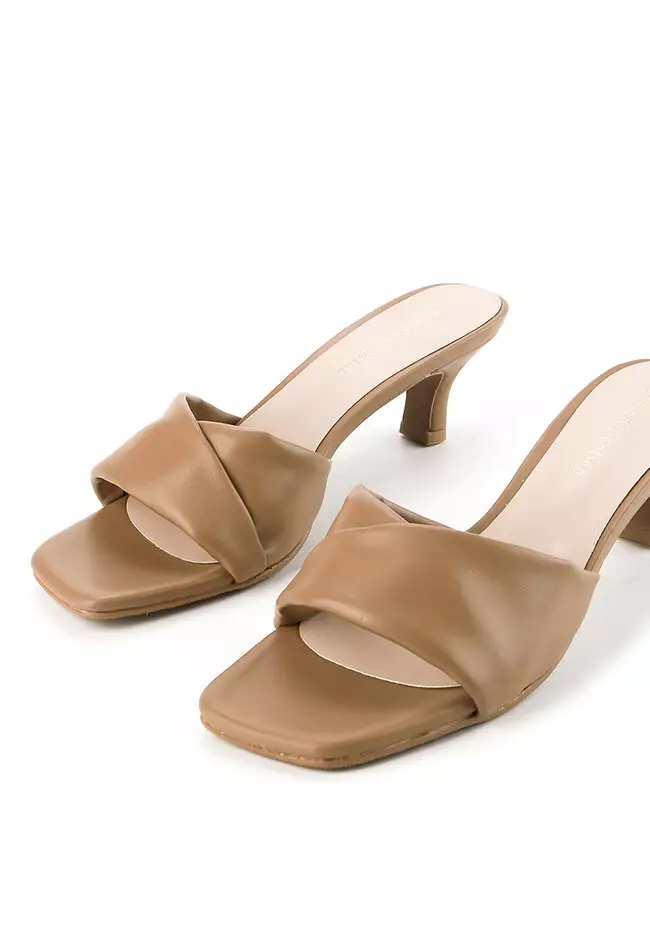 Andre valentino heels sales