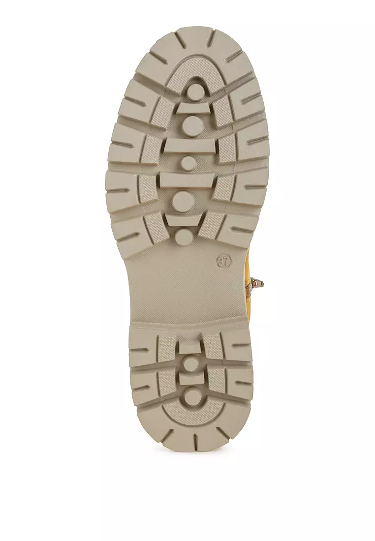 Sepatu Bot Tebal Berdetail Bulu Palsu Warna Coklat Muda