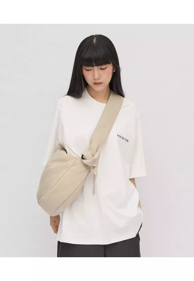 Plain-me  米色闊帶雲朵半月包(中)