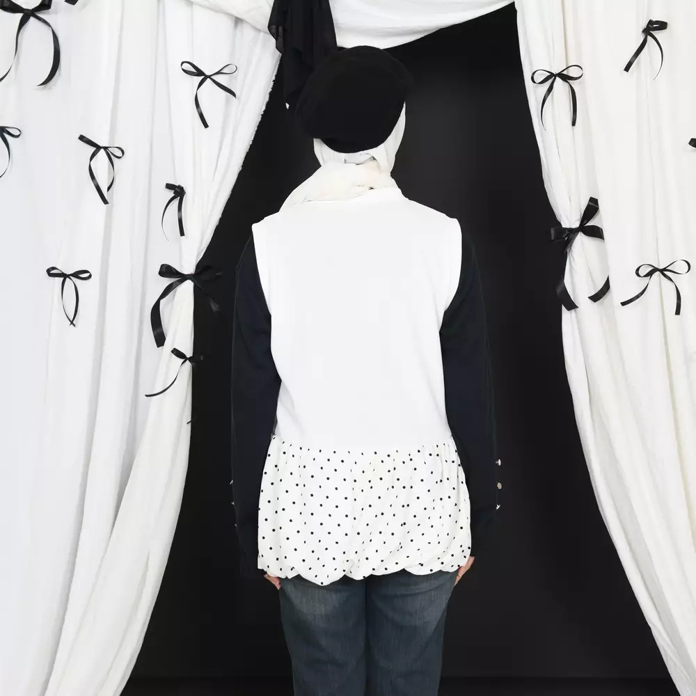 Fhia Balloon Top - Polka White M19964 R36S5