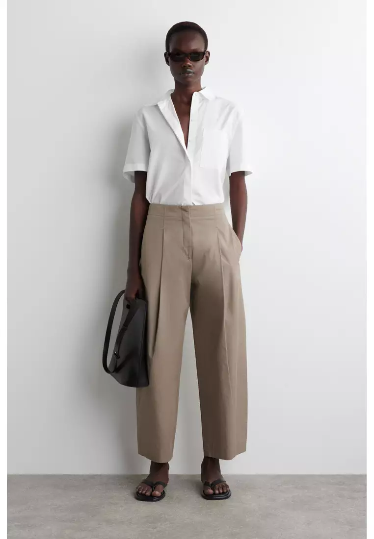 PLEATED BARREL-LEG CHINOS