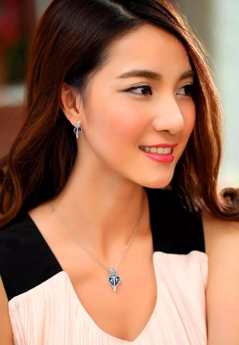 Adora necklace top