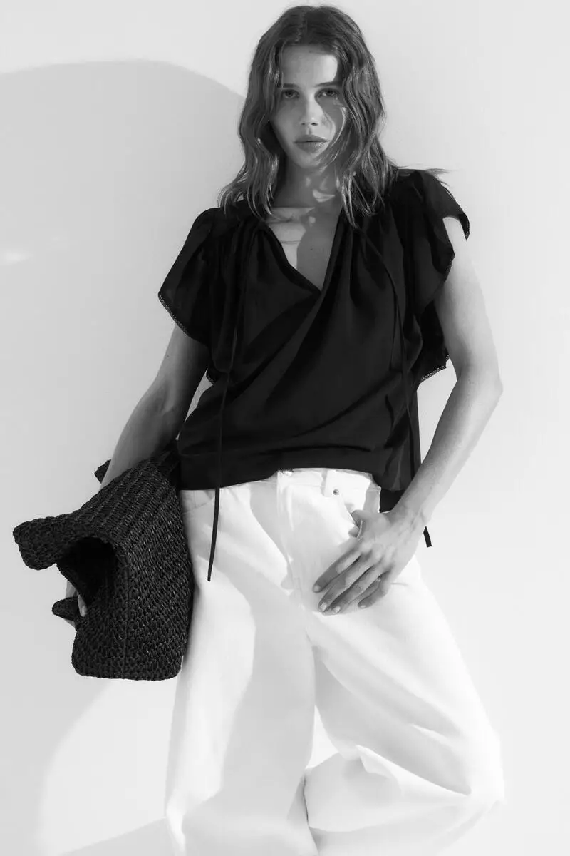 Flutter-sleeved lace-trimmed blouse