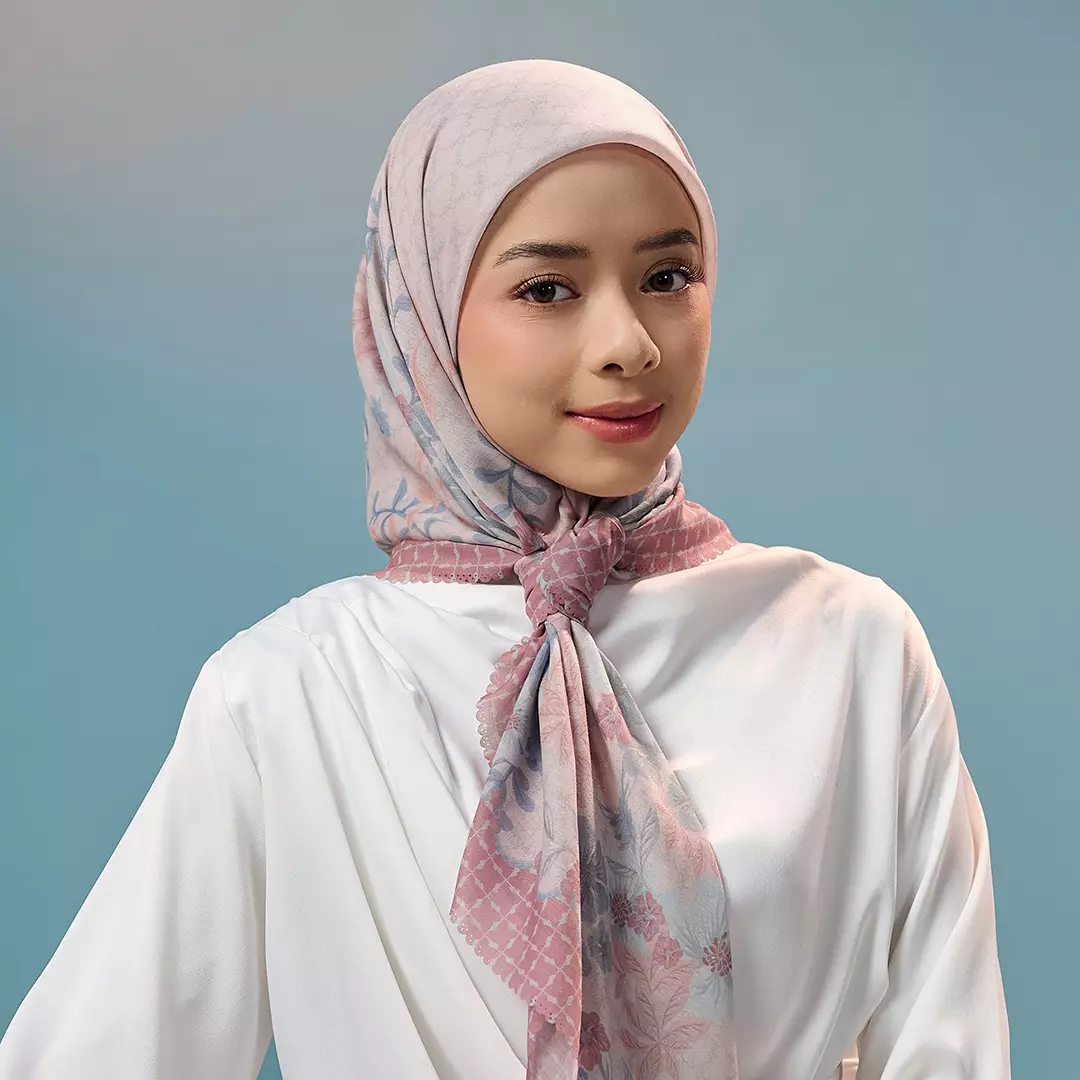 [INCLUDE HARD BOX] ZM Zaskia Mecca - Scarf Bunga Pertiwi Edisi Rasuna Said Peach | Material Voal Alaska Premium | Hijab Motif Segi Empat