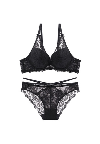 W.Excellence black Premium Black Lace Lingerie Set (Bra and Underwear) 5E491US927AE65GS_1