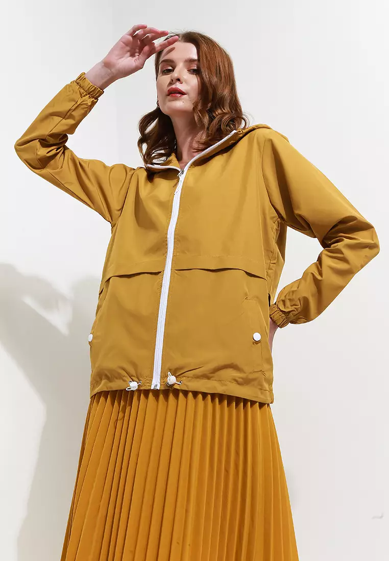Uniqlo sales jaket parasut