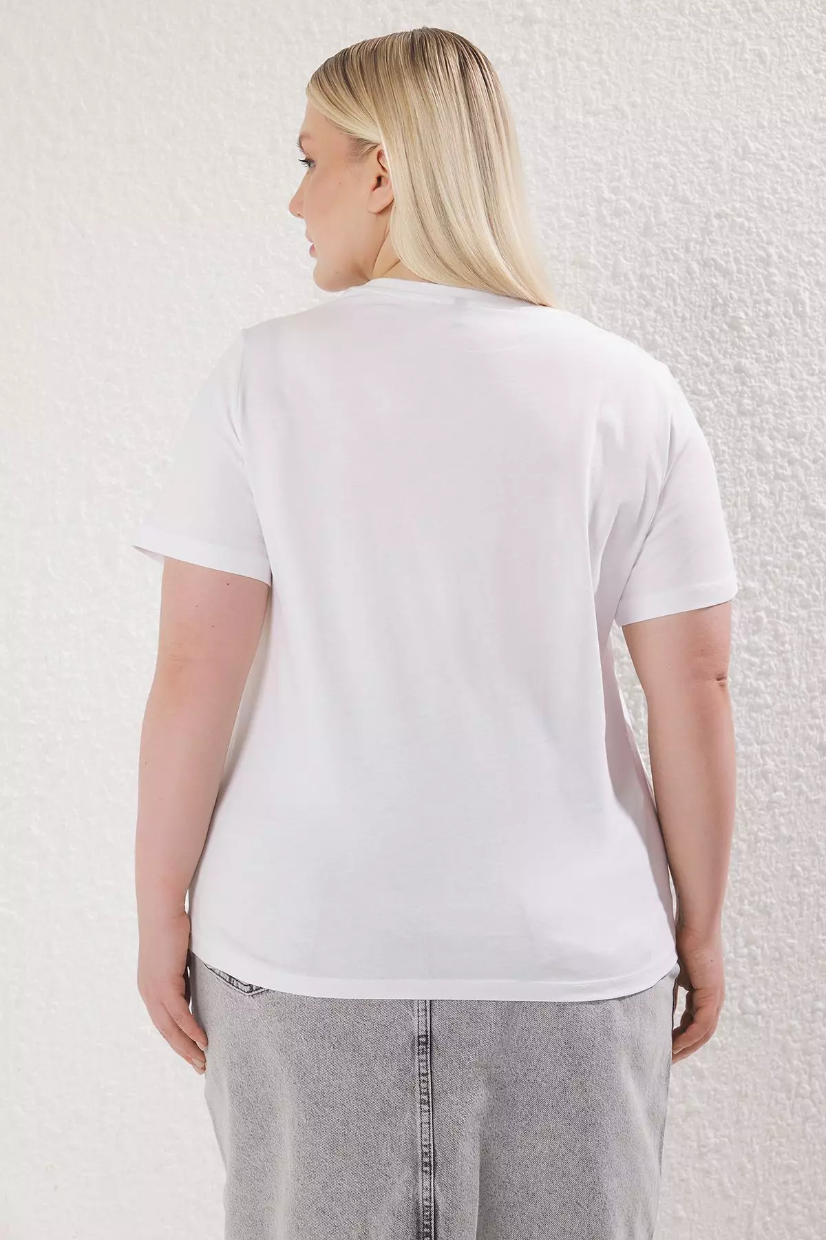 White Basic Fit Embroidered 100% Plus Size Knitting T-Shirt Tbbss25Bf00058