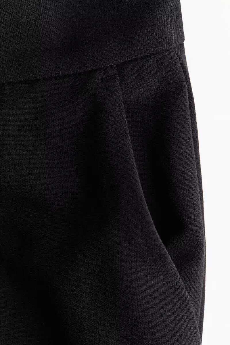 Tailored barrel trousers