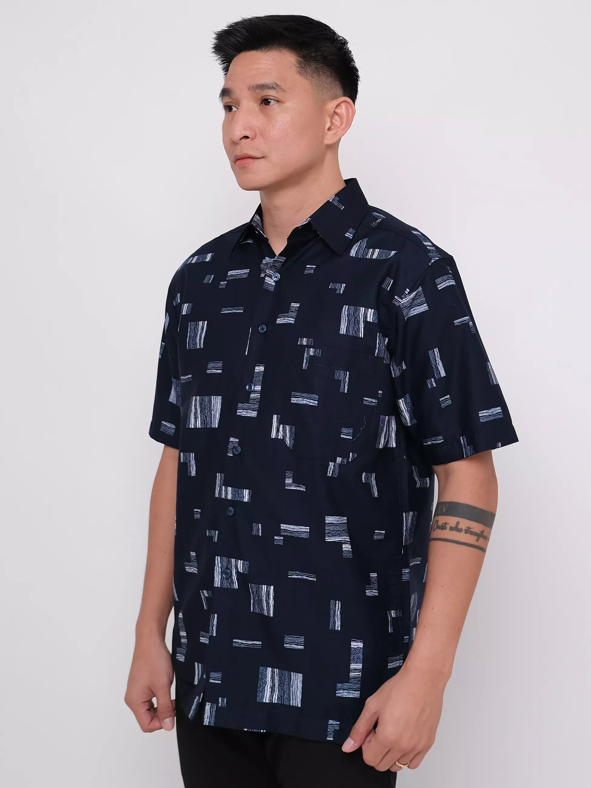 Kemeja Katun Lengan Pendek Navy Motif Kotak-Kotak 16885