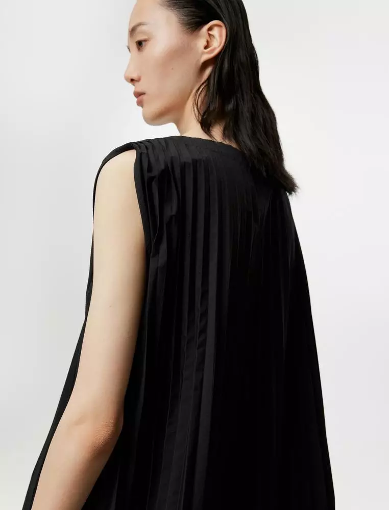 Sleeveless dress