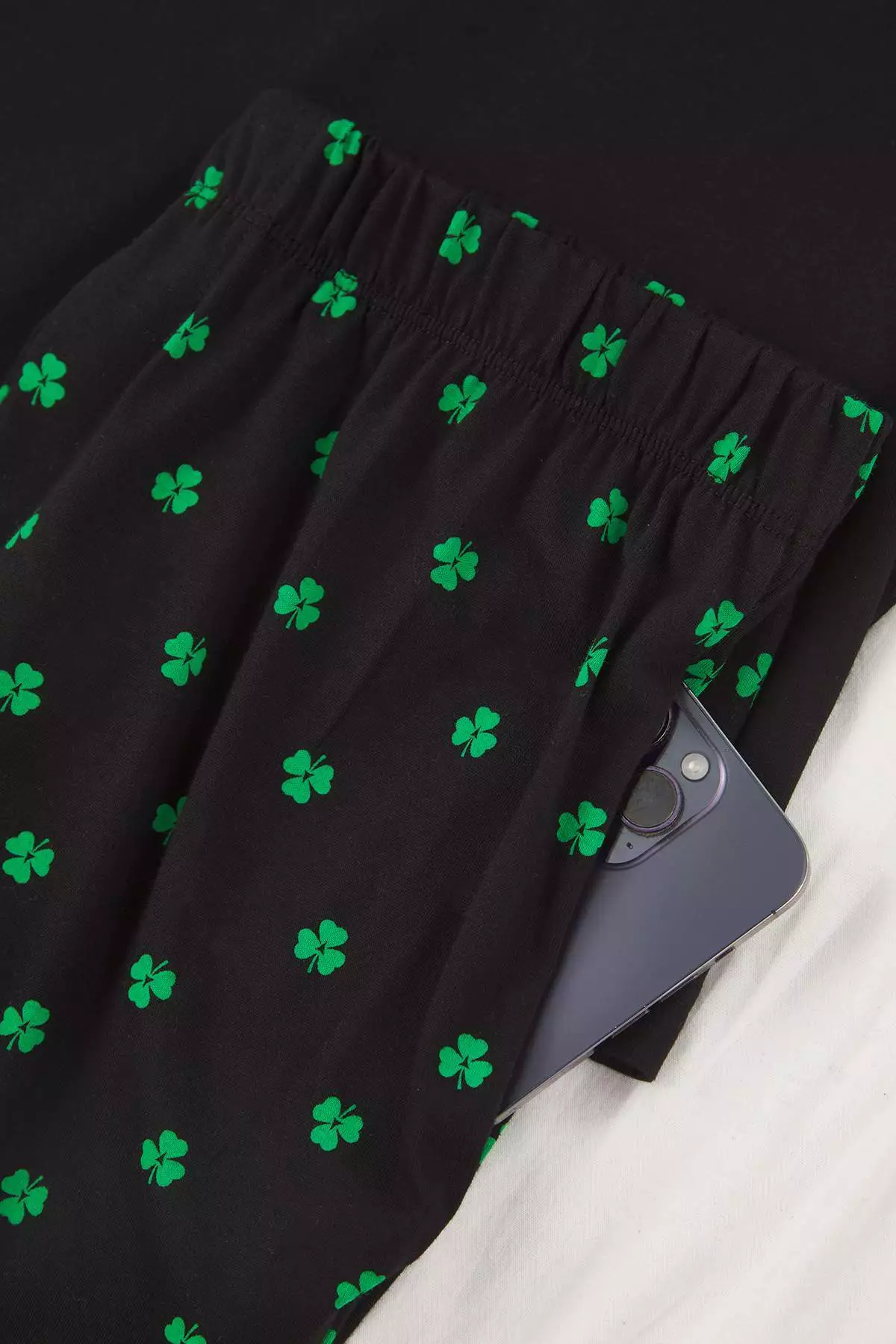 Black Regular Cut Clover Pattern Short Sleeve Knitted Pajama Set