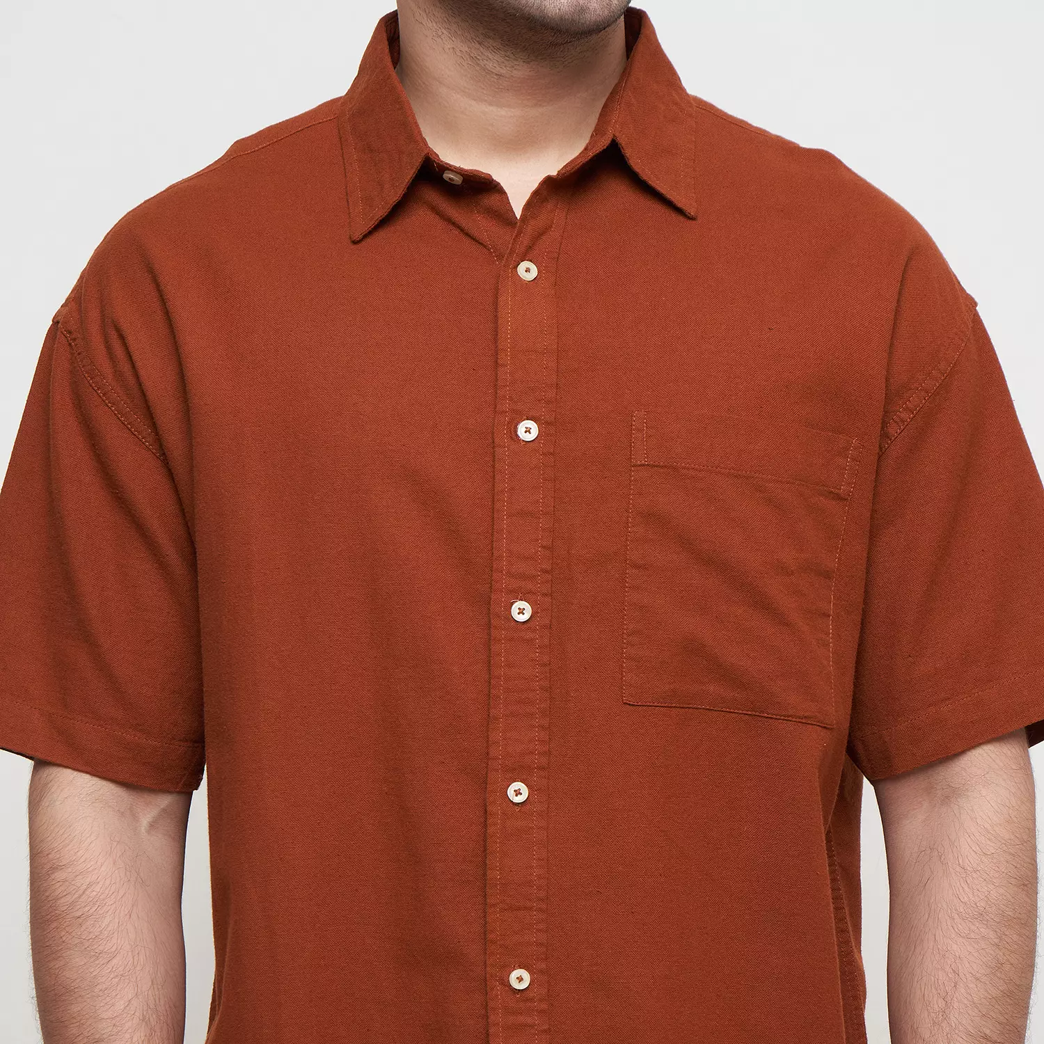 LARUSSO Kemeja Pria Basic Oversize Rami Lengan Pendek - Brick N005