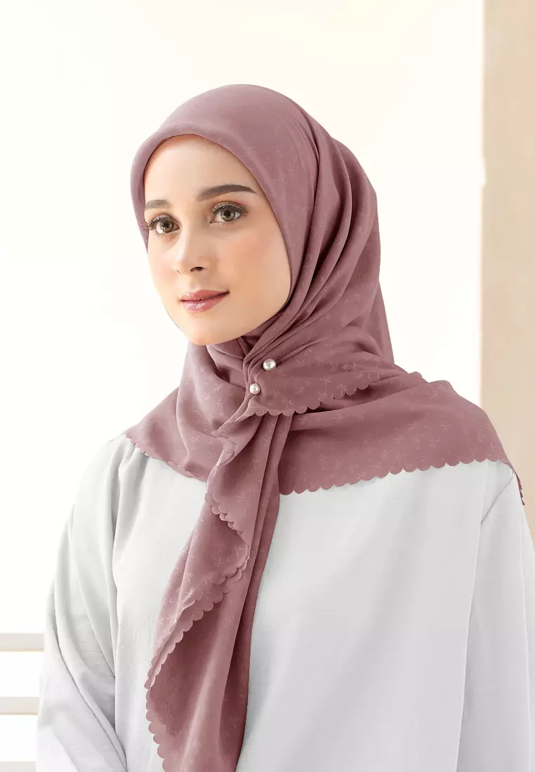 Rada Embossed Square | Hijab Polycotton Scarf Segiempat - Royal Berry