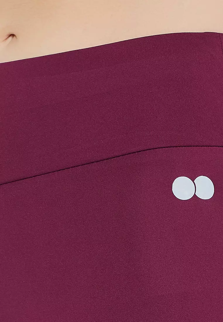 Clovia Snug Fit Active High-Waist Ankle-Length Tights in Burgundy