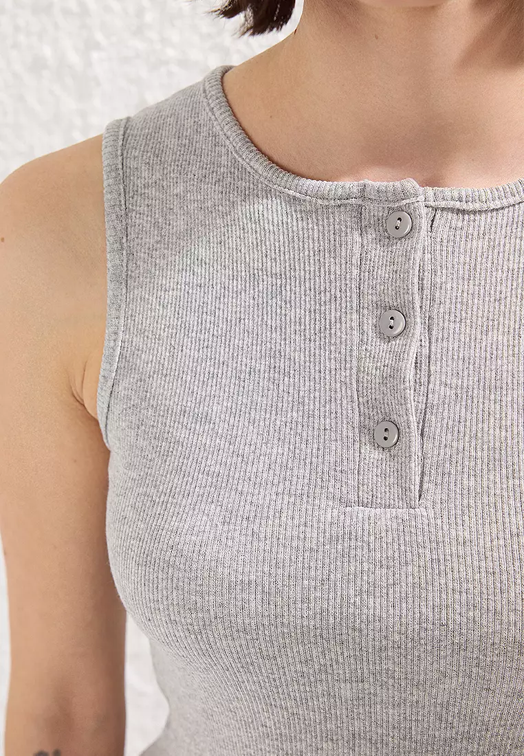 Grey Melange Buttoned Pool Collar Sleveless Ribbed Flexible Crop Knitted Undershirt