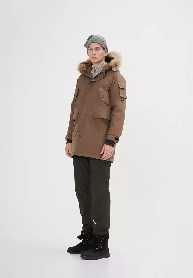 Men's Down Jacket Topped With A Luxurious Fur-Lined Hood