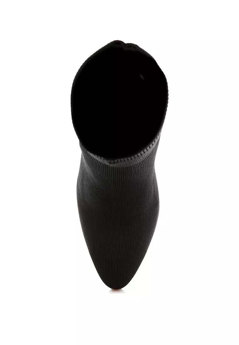 Sepatu bot Flyknit warna hitam