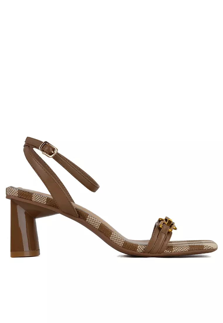 Discount on Twenty Eight Shoes  shoes - SKU: Chain Buckle Strap Mid Heel Sandals Xj1658-1
