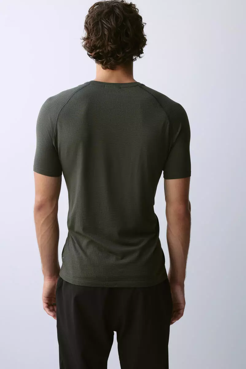 Muscle Fit Sports T-shirt with DryMove™