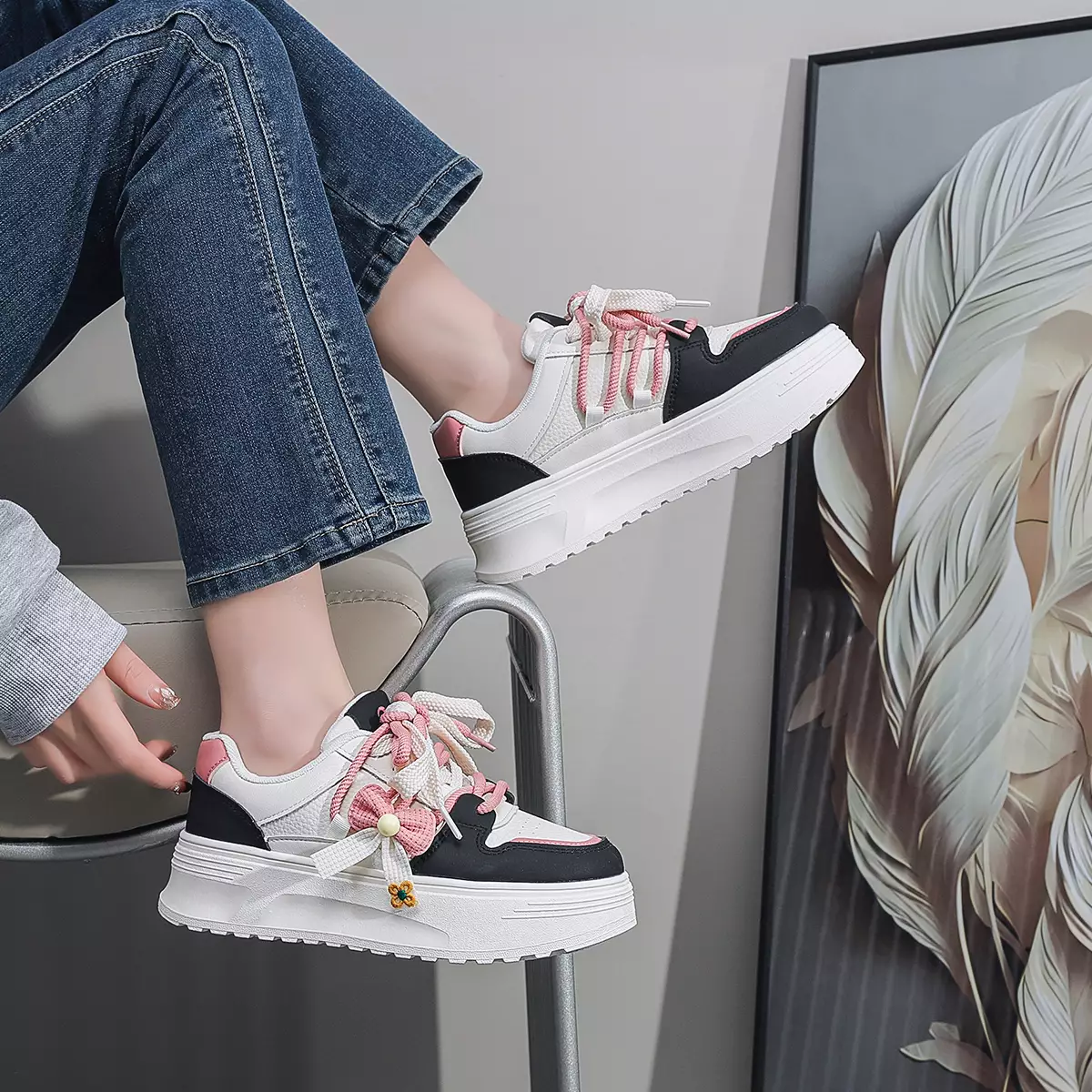 Sepatu Wanita Kasual Bertali Motif Lucu Sneakers Cewek Q551