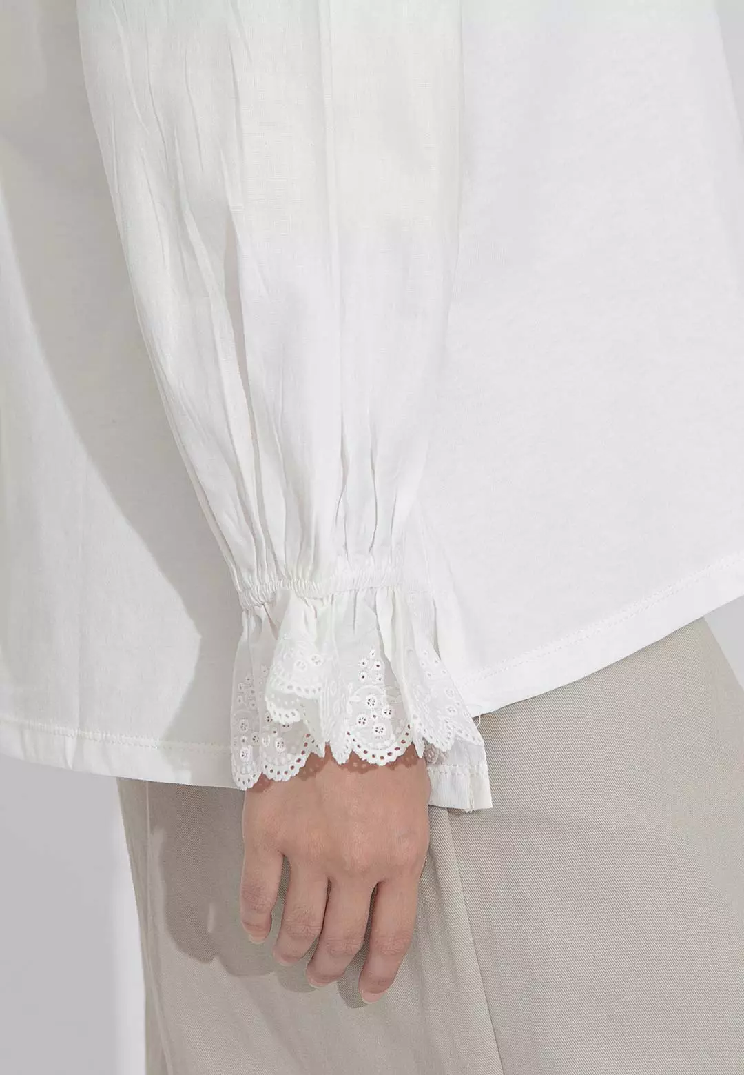 HijabChic Devara Broken White Top - Kaos Daily Cotton Combed Lembut Lace Lengan