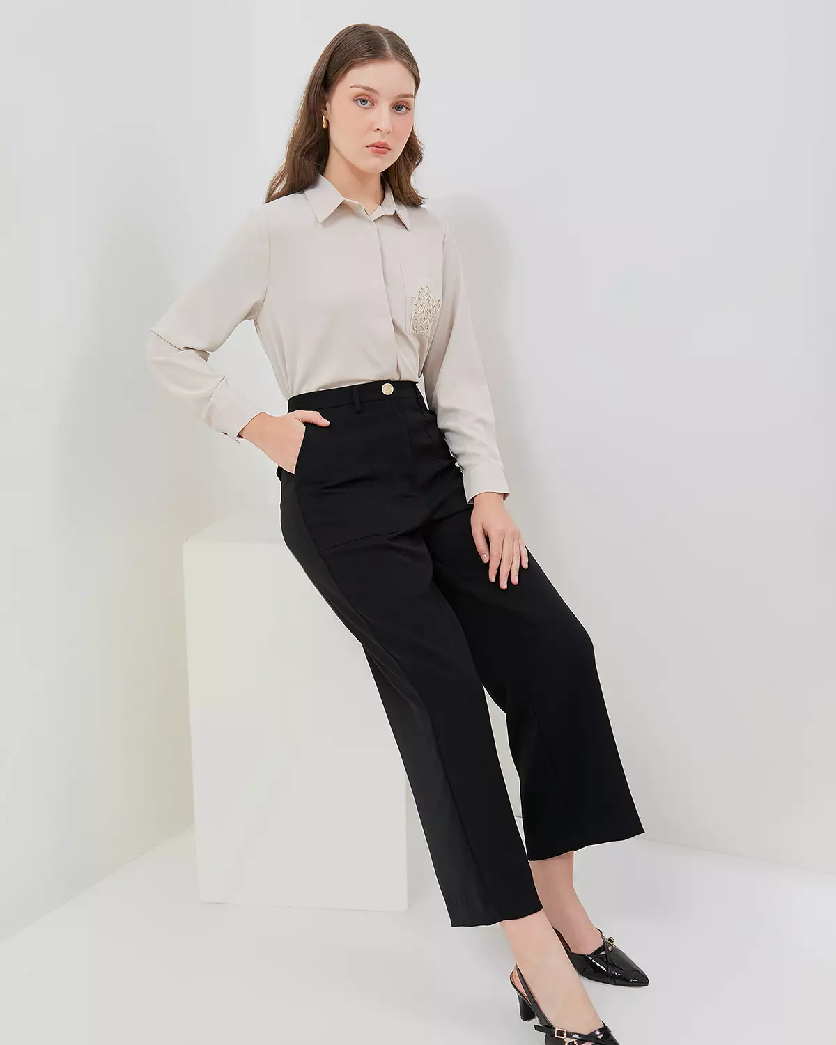 WOMEN'S BLACK HIGHWAIST STRAIGHT PANTS