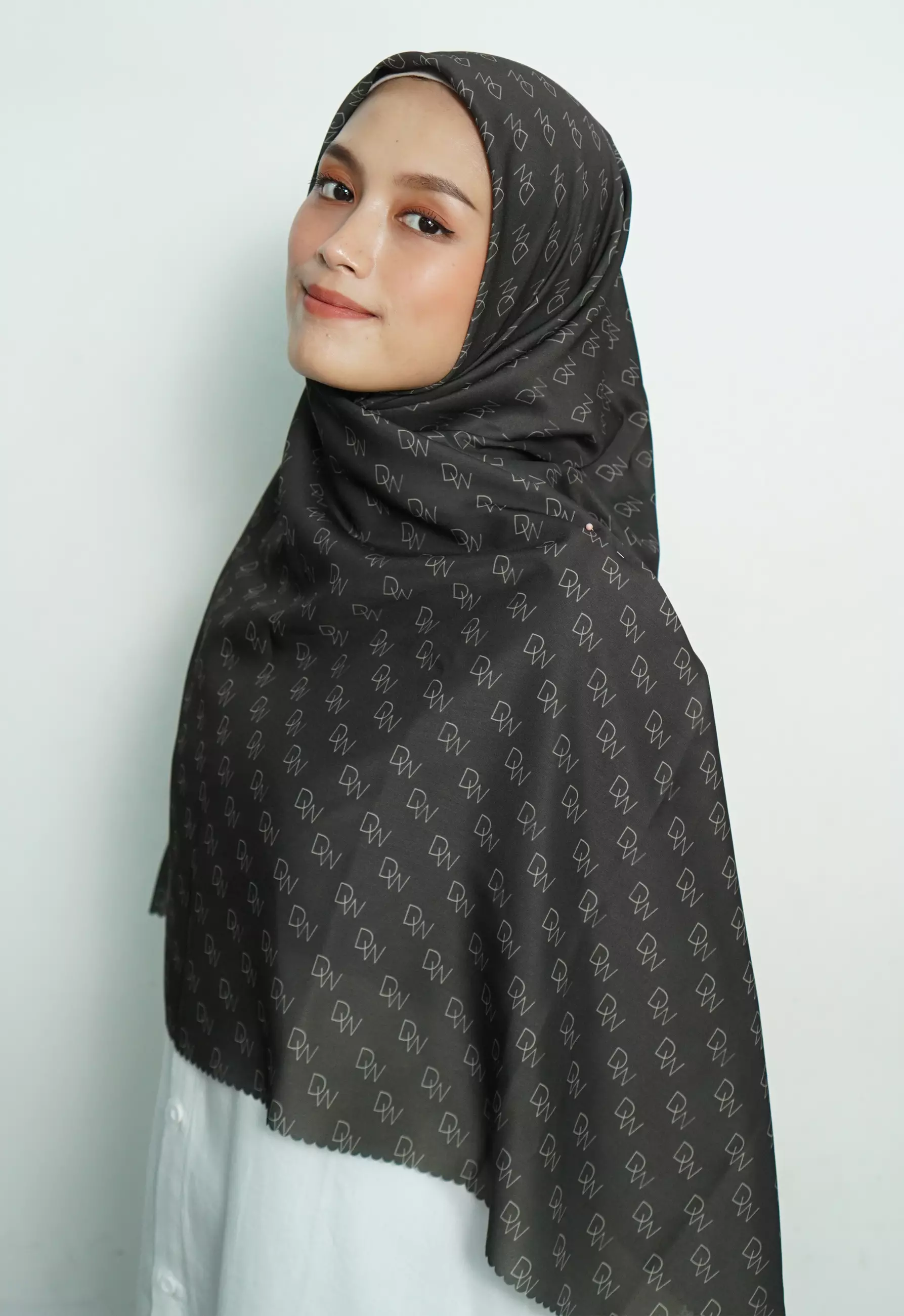 WK052 Kerudung Segi Empat Hitam Motif Premium Anti Mleyot Anti Kusut Anti Lecek Black Hitam