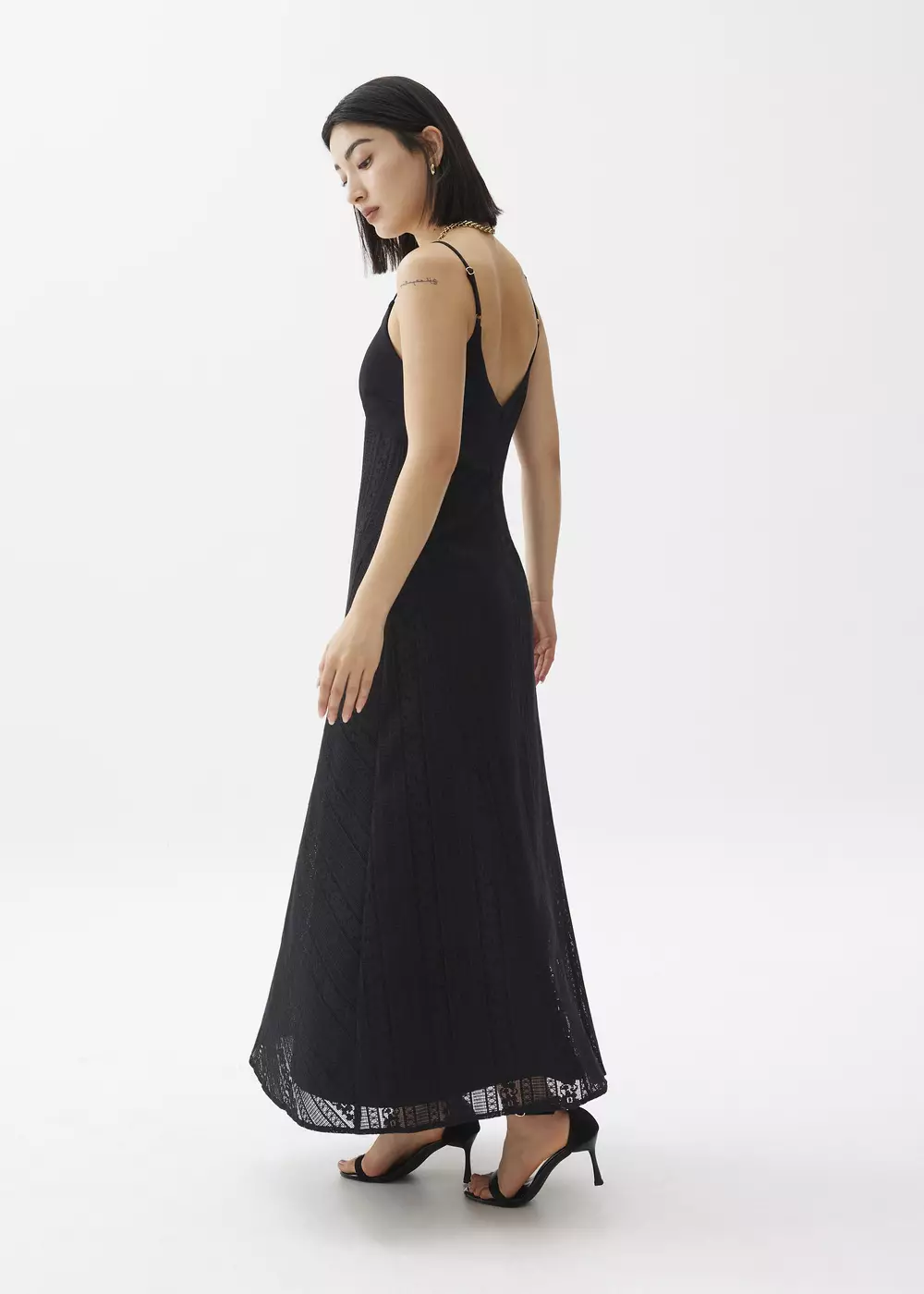 Dress Wanita - Padded Lace V-Neck Flare Maxi Dress